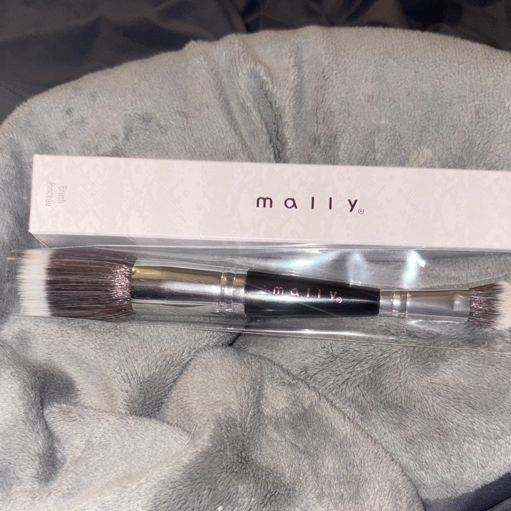 Mally Beauty Dual-Ended Brush - Black and Silver